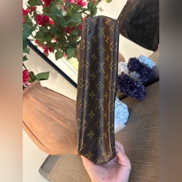 Louis Vuitton Monogram Toiletry Bag - Picture 4 of 11